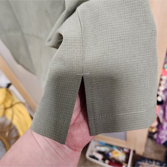 Mens small button up 32 degree cool shirt, NWT short sleeve - Picture 2 of 6